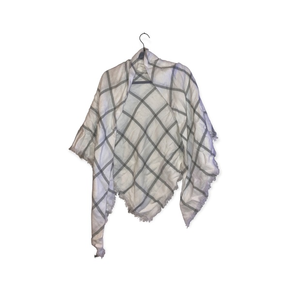 White and grey blanket scarf - Picture 5 of 5